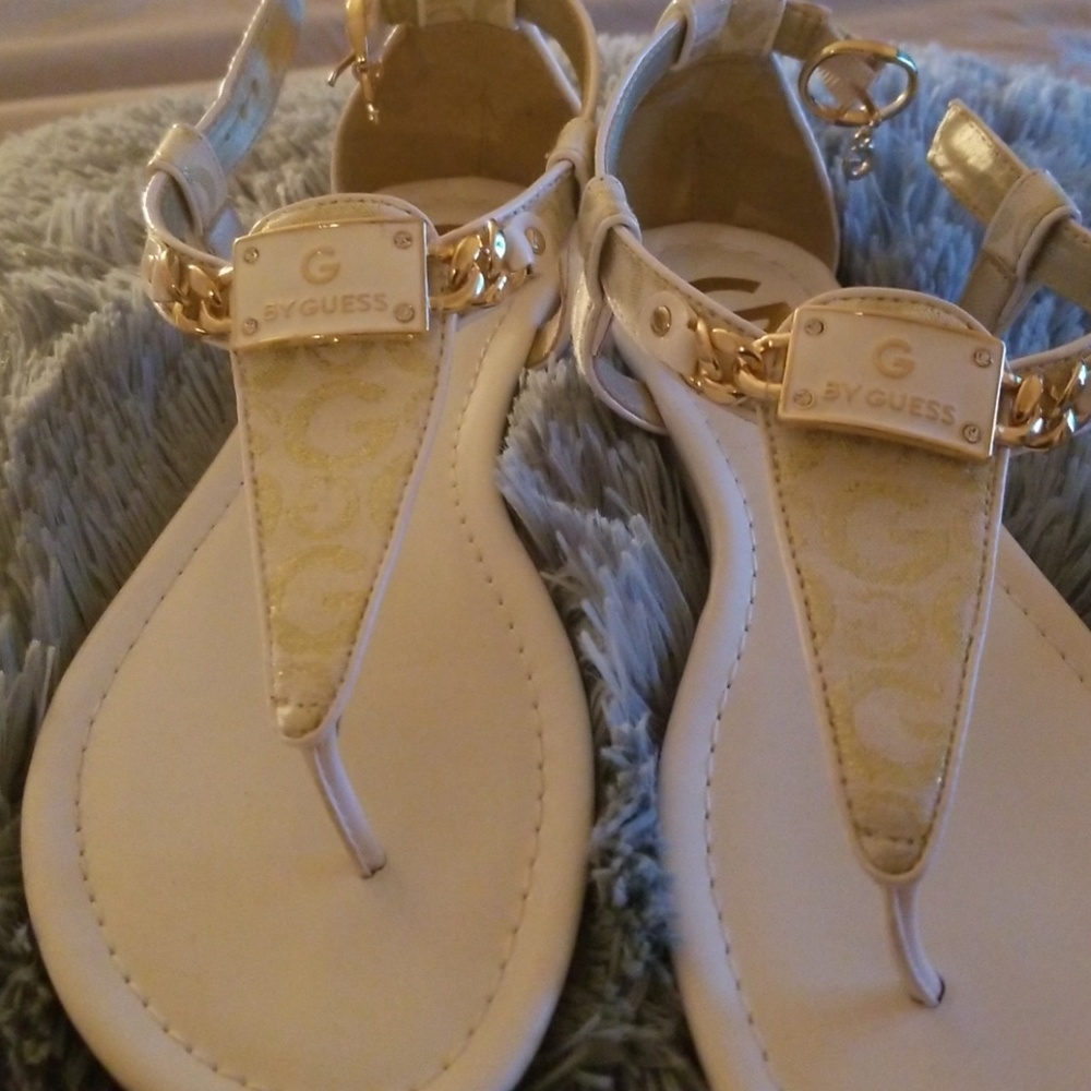 Guess wht/gold sandals